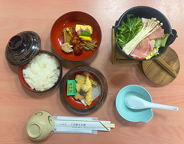 うどん鍋とひょうたん弁当