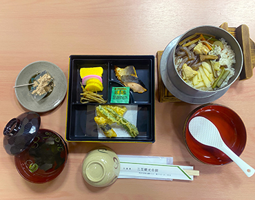 若草釜めし（上・葛餅付）